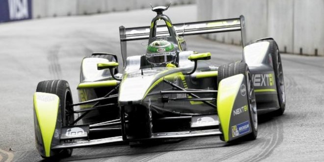 Juara Dunia Pertama, Piquet Jr Tak Kuasa Tahan Tangis