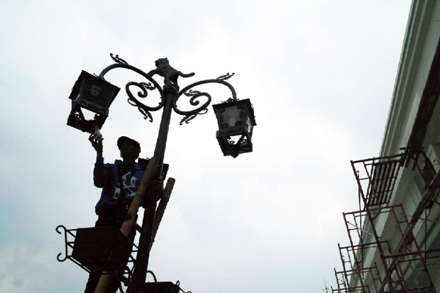 Patung Maung Jalan Braga Digondol Maling