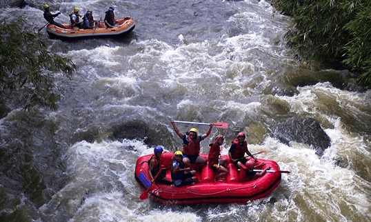 Memacu Adrenalin dengan Arung Jeram