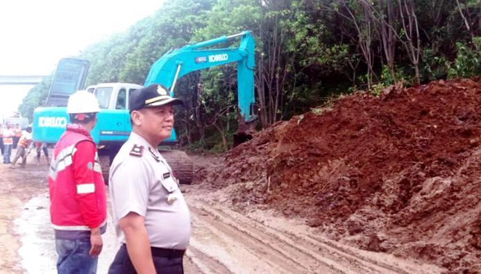 Longsor Ancam Timbun Tol, Penghubung Bandung-Garut Terancam Putus