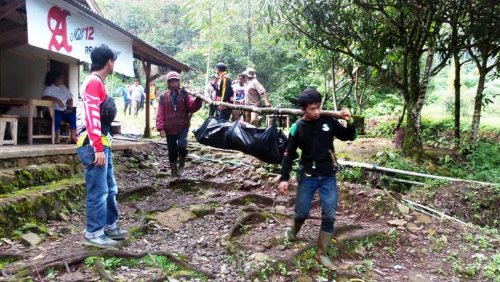 Dua Wisatawan Hanyut Diterjang Banjir Bandang