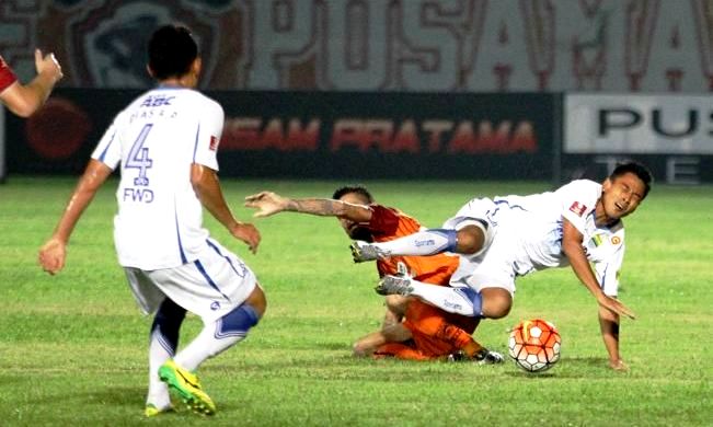 Samsul Arif Kemungkinan Absen Lawan Bali United