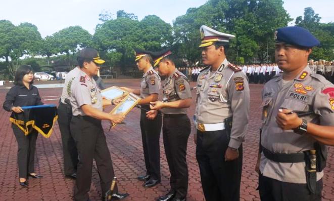 Kapolres Bandung Terima Penghargaan Kapolri