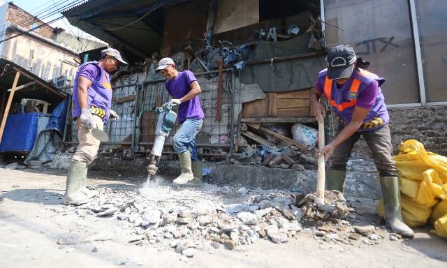 Puluhan Kios PKL Cicadas Dibongkar