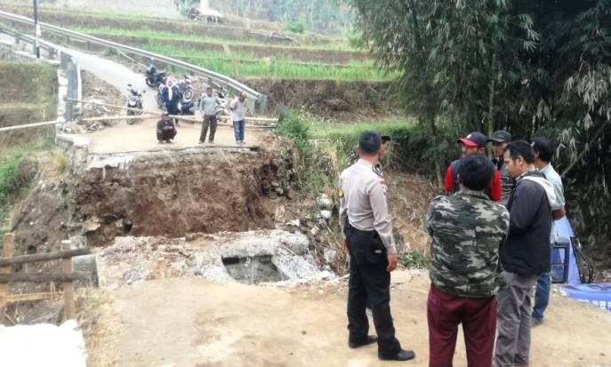 Rehab Jembatan Pakuhaji Hambat Aktifitas Ekonomi