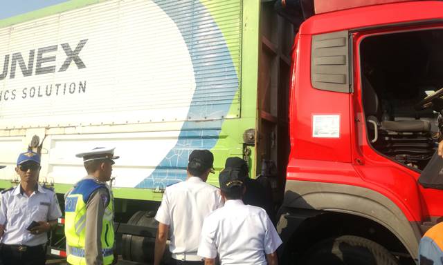 Truk Over Dimensi Harus Dipotong Sesuai Aturan