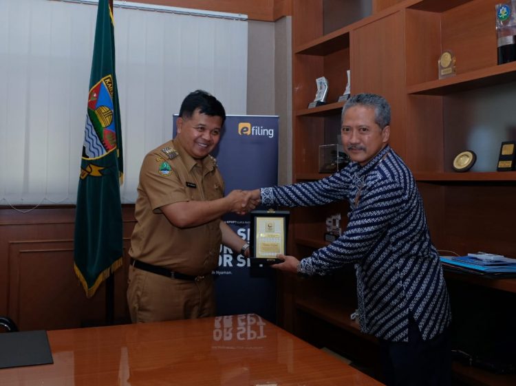 Laporkan SPT Tahunan, Bupati KBB: Lebih Nyaman dengan E-filing