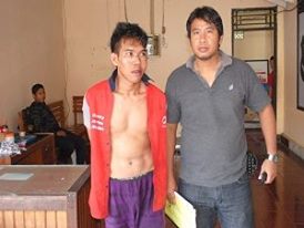 Cinta Ditolak, Mobil Polisi Digondol