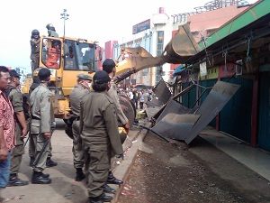 Kios PKL SGC Dibongkar Paksa