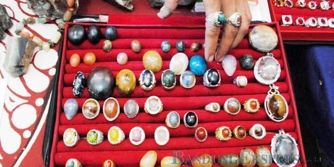 PNS Wajib Pakai Akik Oncom