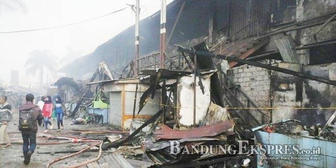 Pedagang Pasar Panorama Diteror