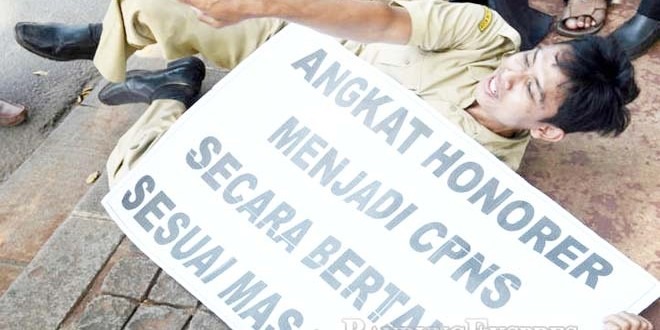 Imbalan Tak Sebanding Pengabdian