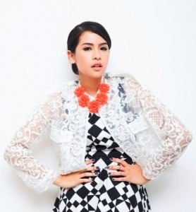 Maudy Ayunda Temani PM Inggris Blusukan