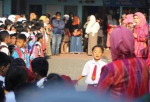 Kritisi Kunjungan ke Tiongkok