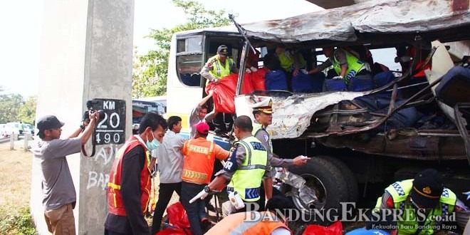 Dua Belas Orang Tewas