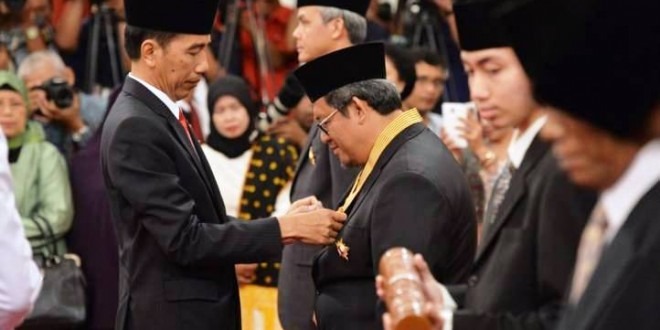 Aher Raih Bintang Jasa Utama