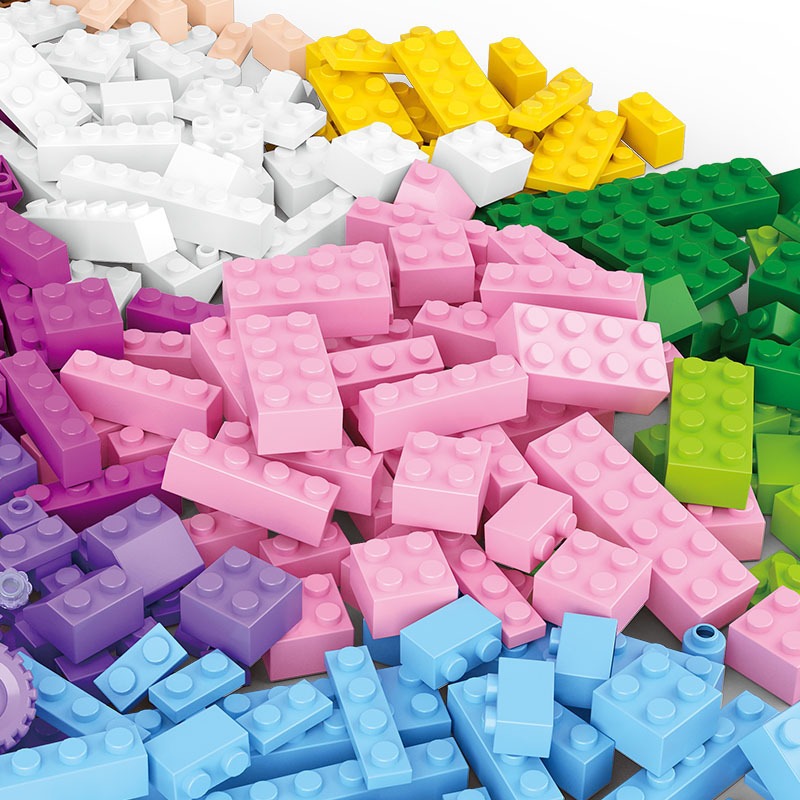 Brick toys, Dari bongkahan hingga Bangunan pencakar langit