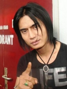 Carly Vanhouthen Digugat Cerai Istri