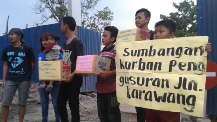 Menghidupi Dapur Umum, Pemuda Korban Penggusuran Jalan Karawang Meminta-minta