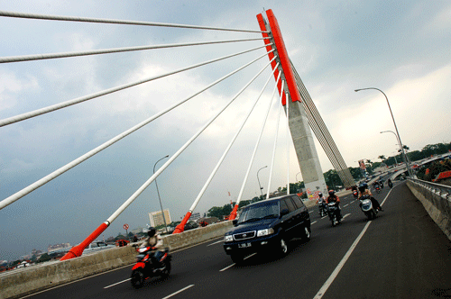 Pengendara Motor Dihimbau jalan lewat Fly Over Pasupati Saat Malam
