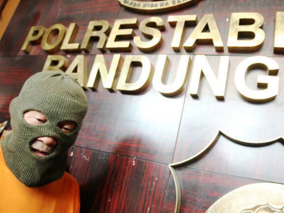 Ngetes Kejantanan, Cabuli Gadis Cilik