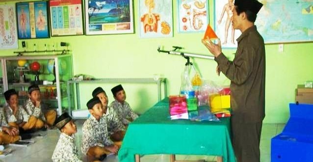 8.000 Guru Madrasah Menuntut BOS