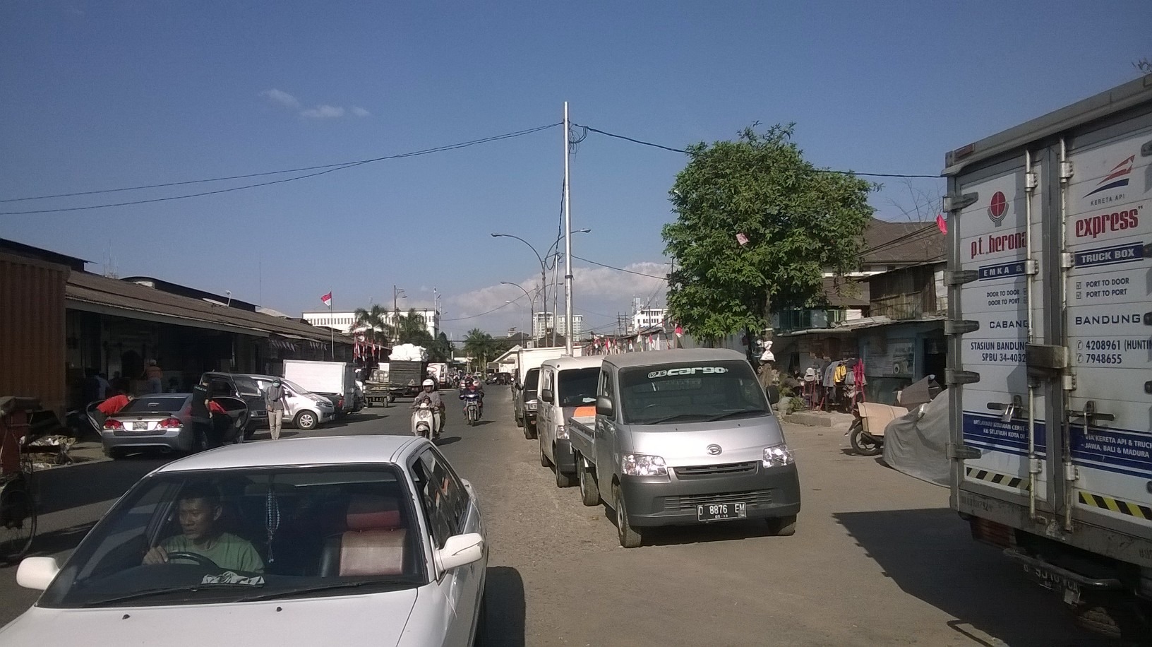 Warga Jalan Stasiun Barat: ini beli disini, Bukan sewa