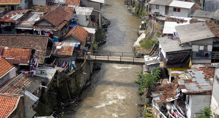 Warga Bantara Sungai Cikapundung Kosongkan Rumah Secara Bertahap