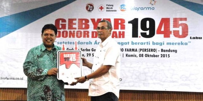 Bio Farma Serahkan 1.945 Labu Darah kepada PMI Kota Bandung