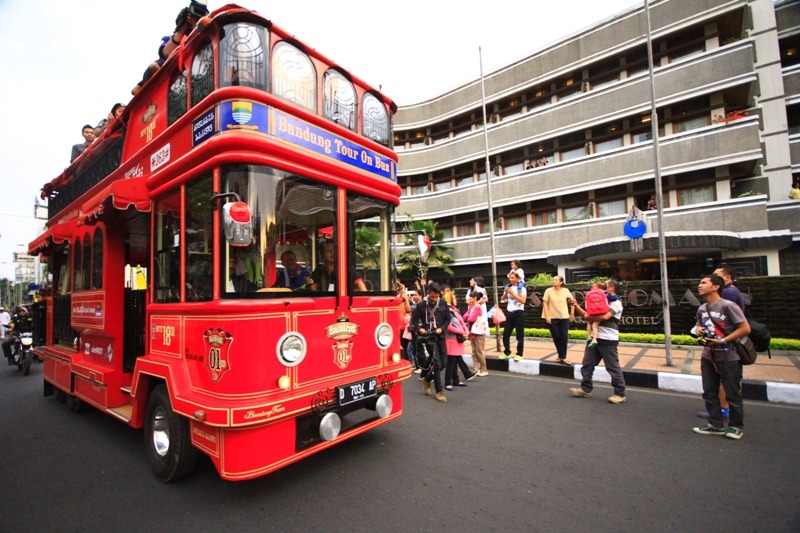 Seorang Pria Terjatuh Dari Bus Bandros, Polisi Masih Lakukan Pemeriksaan