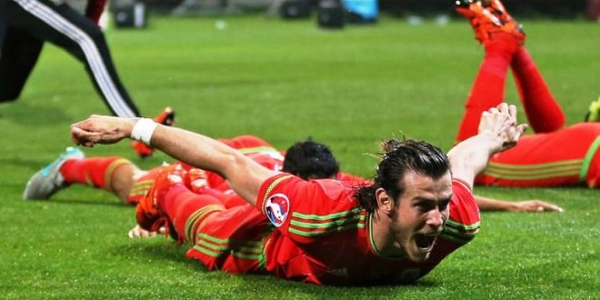 WALES CATAT SEJARAH!