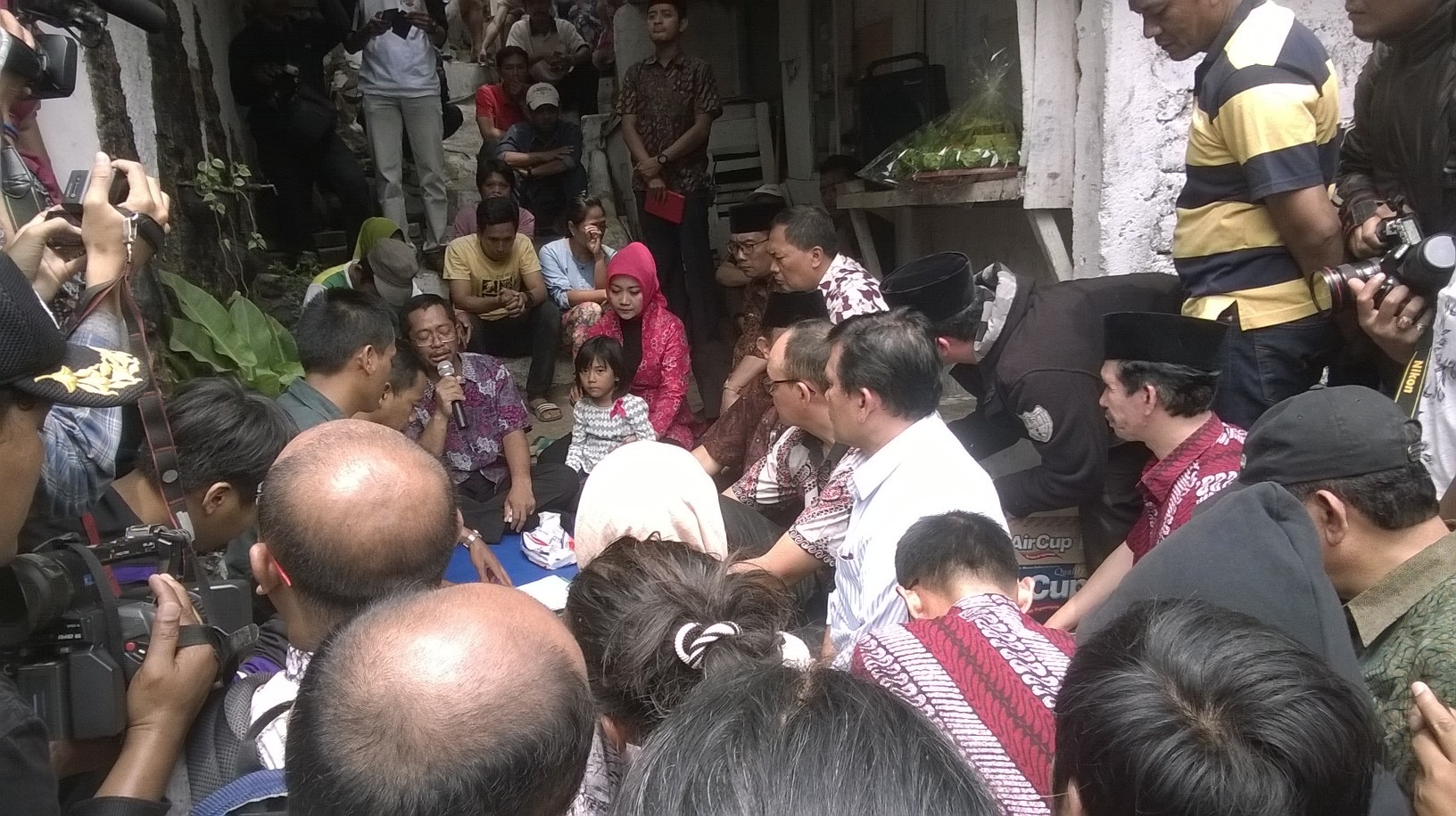 Keadaan Terakhir, Bantaran Sungai Cikapundung