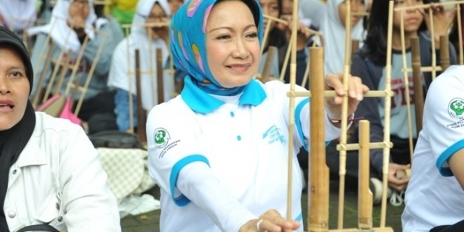 Atty Mainkan Angklung