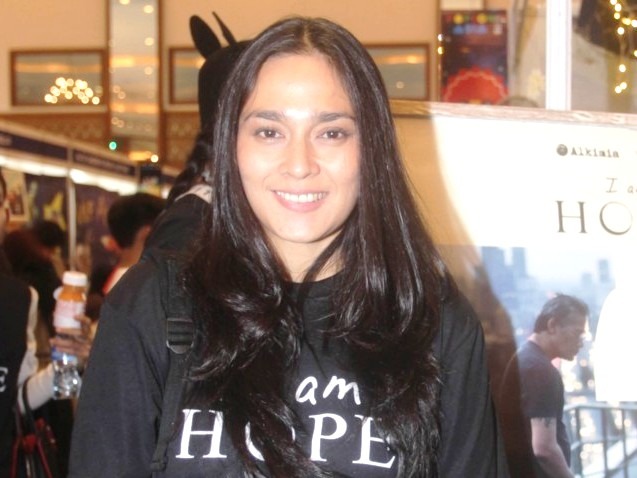 Sha Ine Febriyanti Bangun Rumah Ilmu