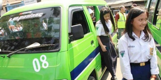 Angkot 08 Mulai Beroperasi