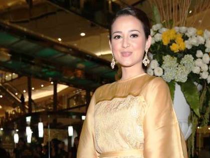 Julie EstelleNgaku Anak Mama