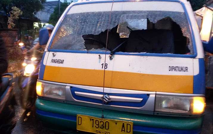 Walau Kisruh, Angkot Harus Tetap Beroperasi