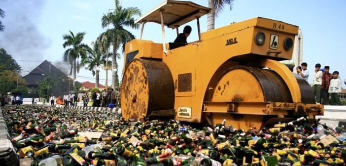 Belasan Ribu Miras Digilas