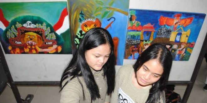 Netty Beli Lukisan Siswa SMPN 7