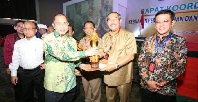 Raih Penghargaan Anugerah Desa Membangun Indonesia