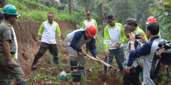 Ajak Warga Tanam Pohon