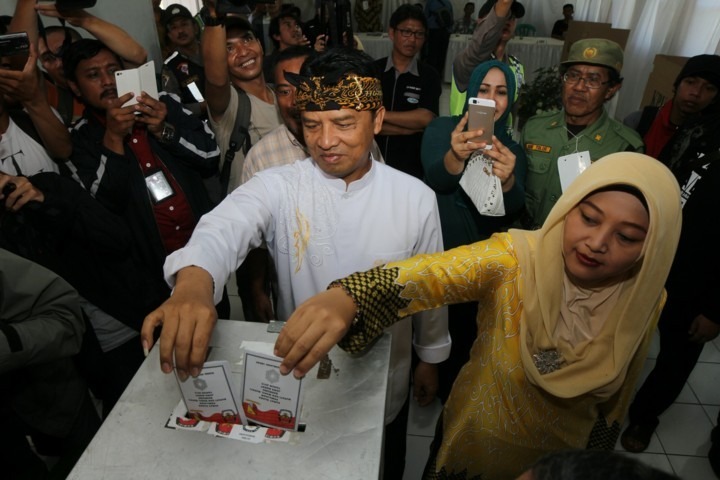 Hari Ini, Dadang Naser Lengser