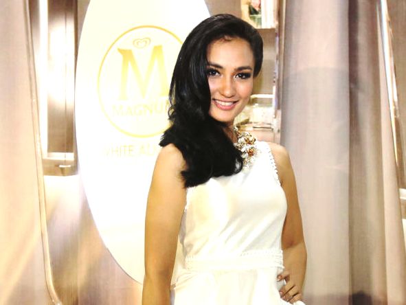 Atiqah Hasiholan Kepincut Jadi Sopir Ojek Online