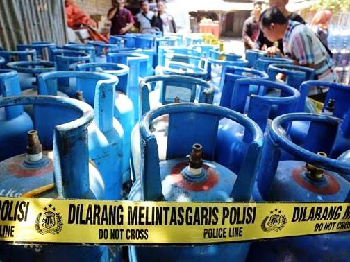 Polisi Gerebek Gudang Pengoplos Elpiji
