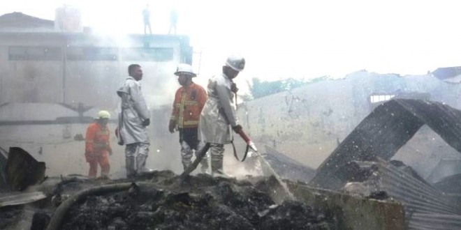 Pabrik Plastik ”Meleleh”