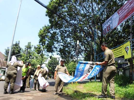 Bakal Tertibkan Reklame Ilegal