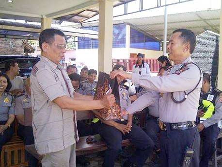 Kapolsek Katapang Lepas Anggota Pensiunan