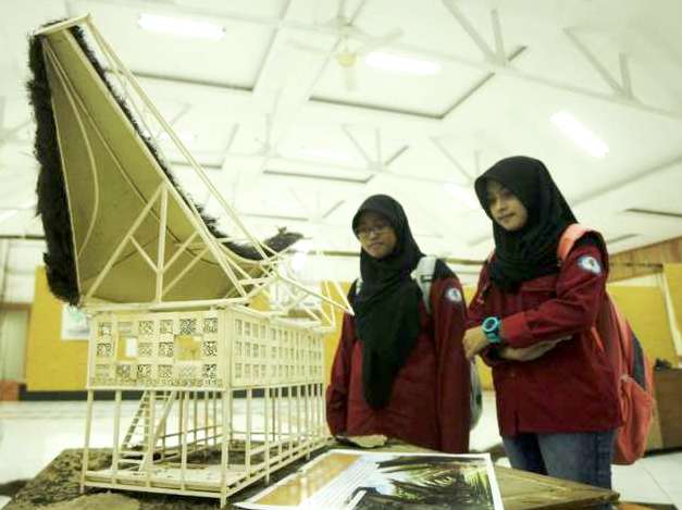 Pamerkan Lima Miniatur Rumah Adat