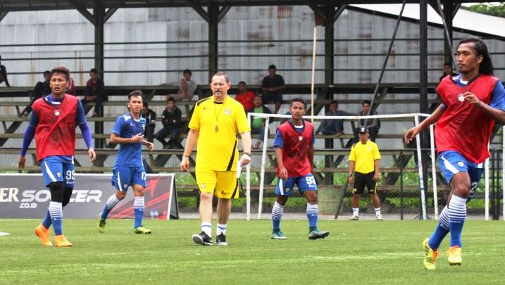 Persib Sulit Mendapatkan Lapangan Berumput