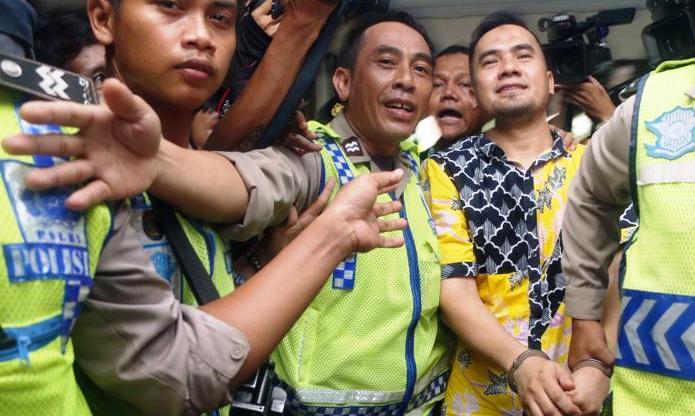 Didakwa Tiga Pasal Alternatif, Ipul Masih Tetap Santai Bernyanyi